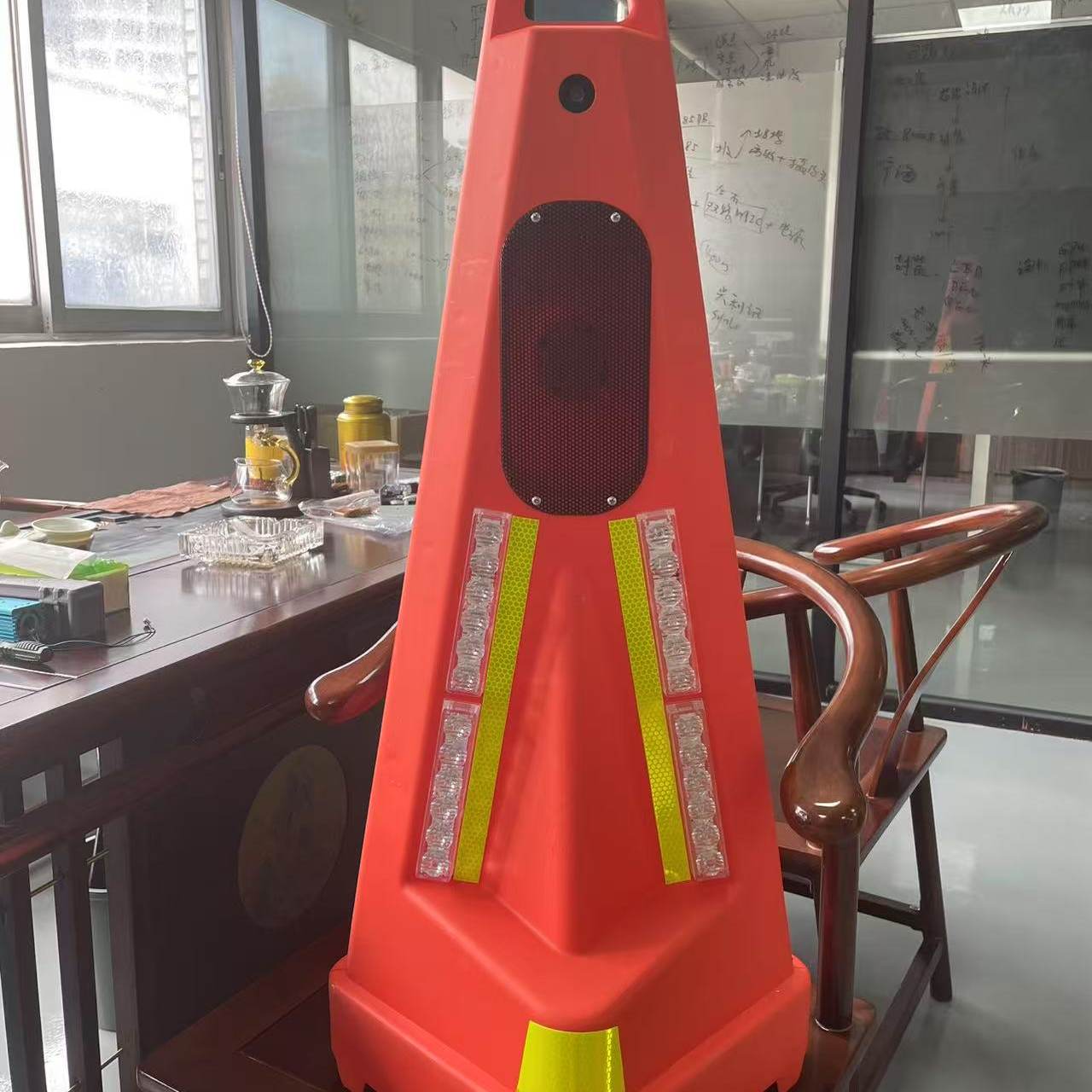 智能预警锥桶